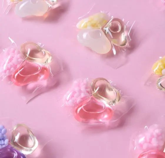Filling and sealing of laundry pods